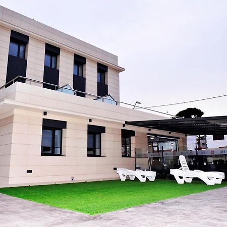 6 Bis Hotel Castelldefels Exterior foto