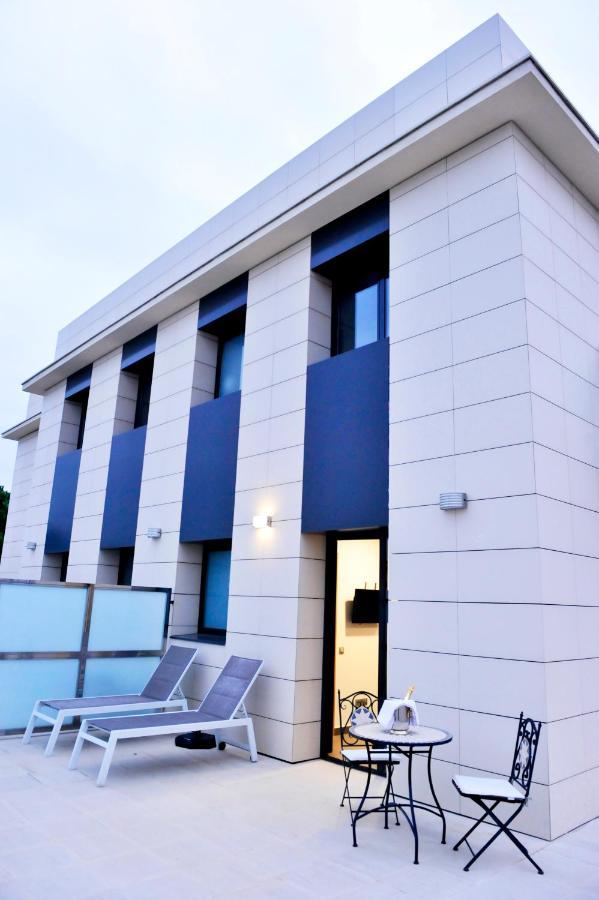 6 Bis Hotel Castelldefels Exterior foto