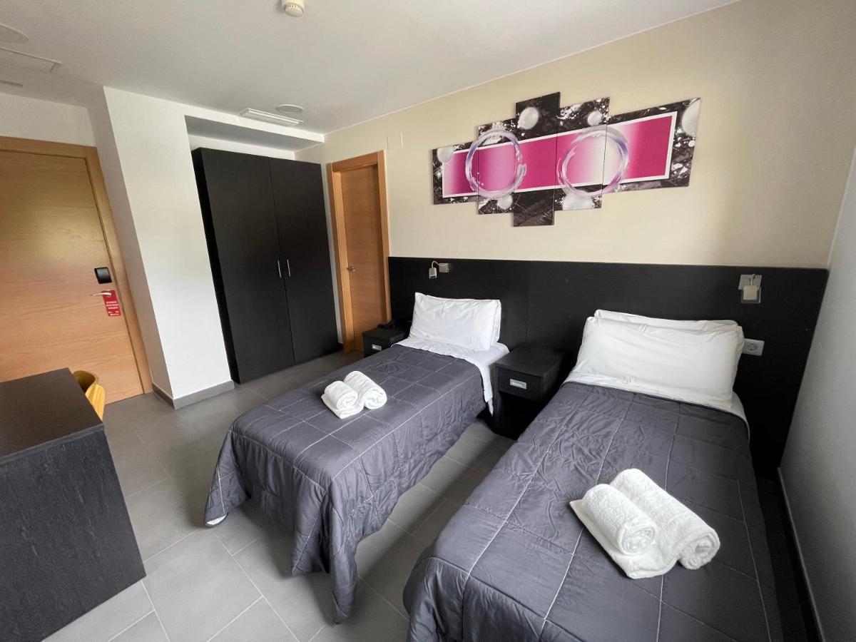 6 Bis Hotel Castelldefels Exterior foto