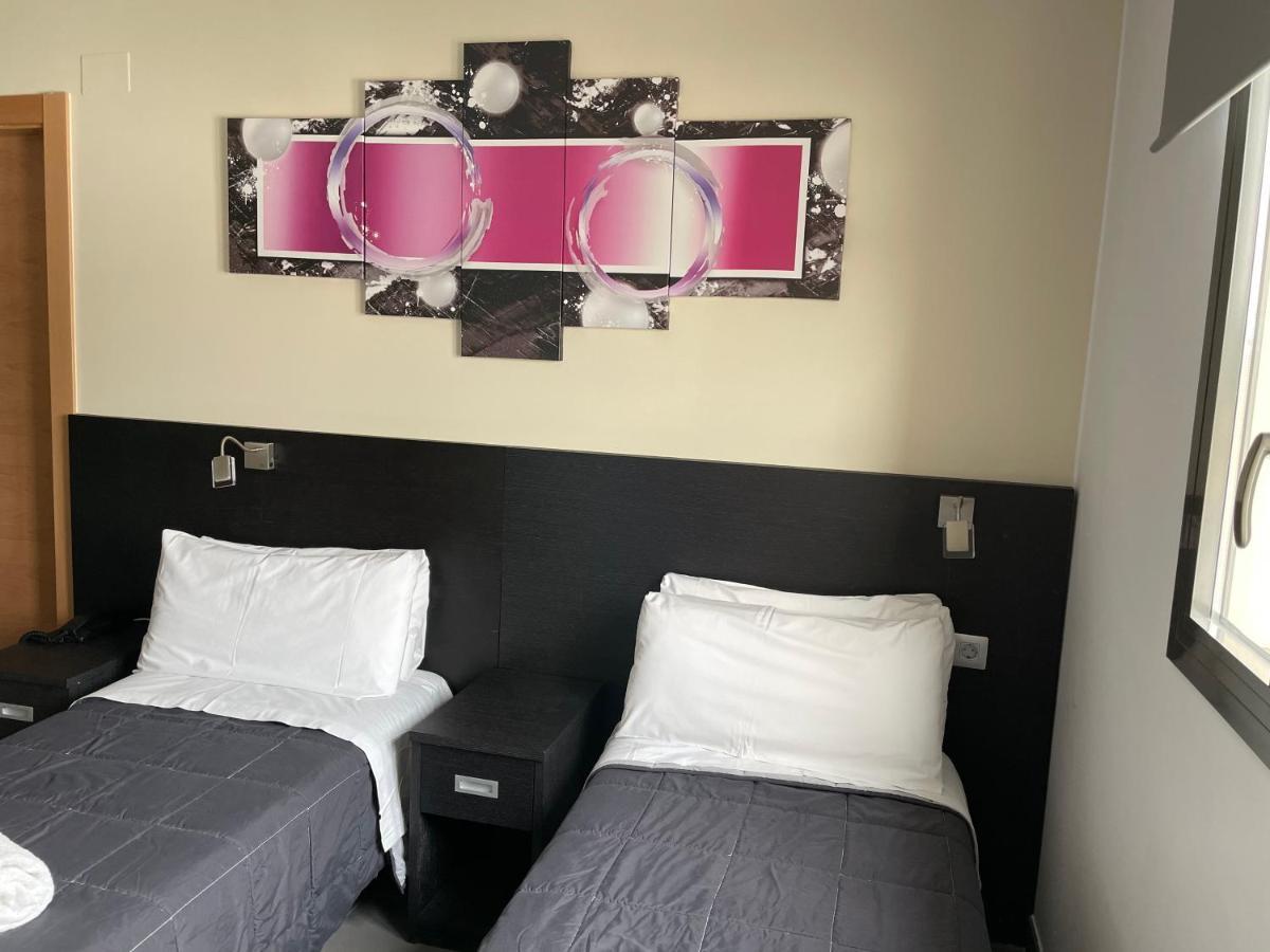 6 Bis Hotel Castelldefels Exterior foto