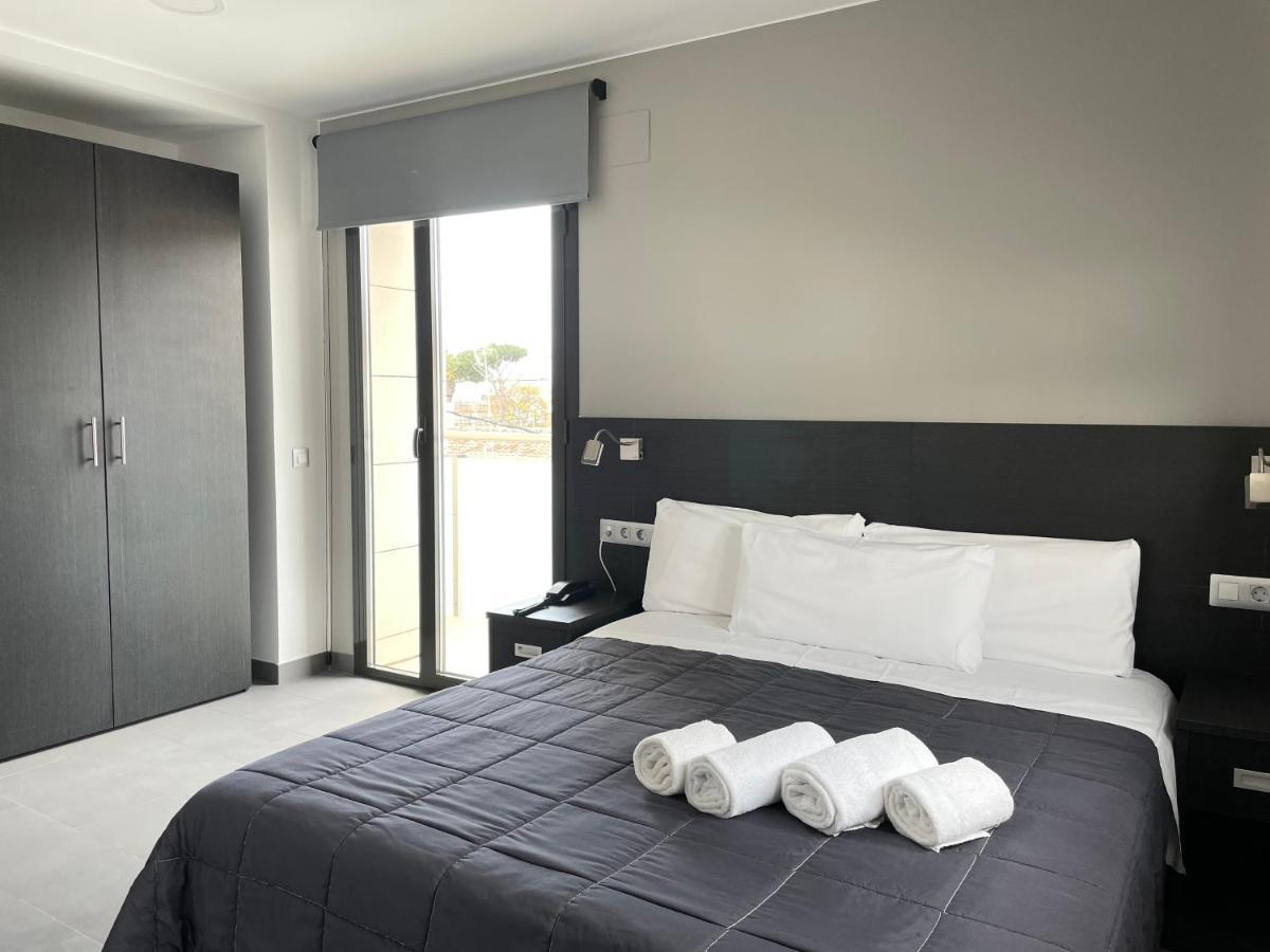 6 Bis Hotel Castelldefels Exterior foto