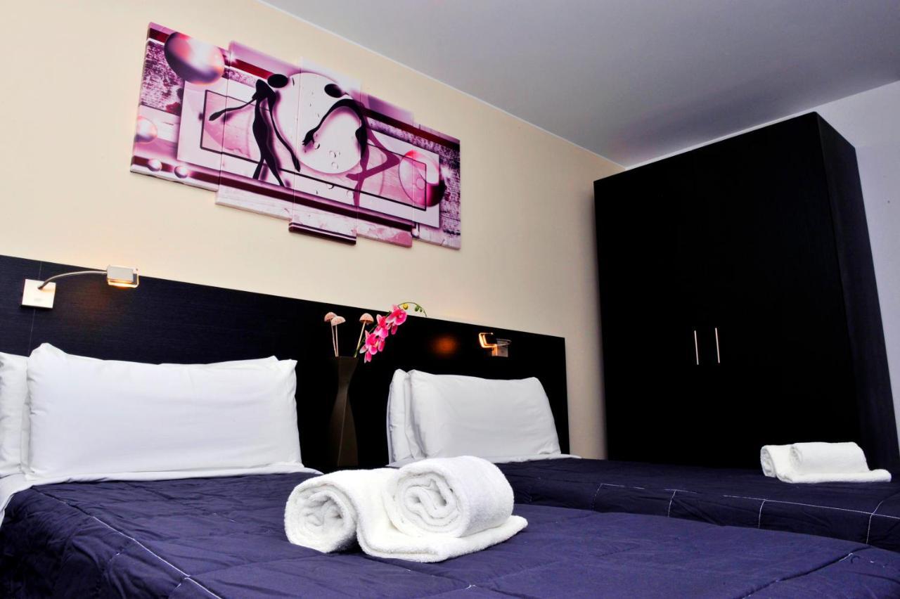 6 Bis Hotel Castelldefels Exterior foto