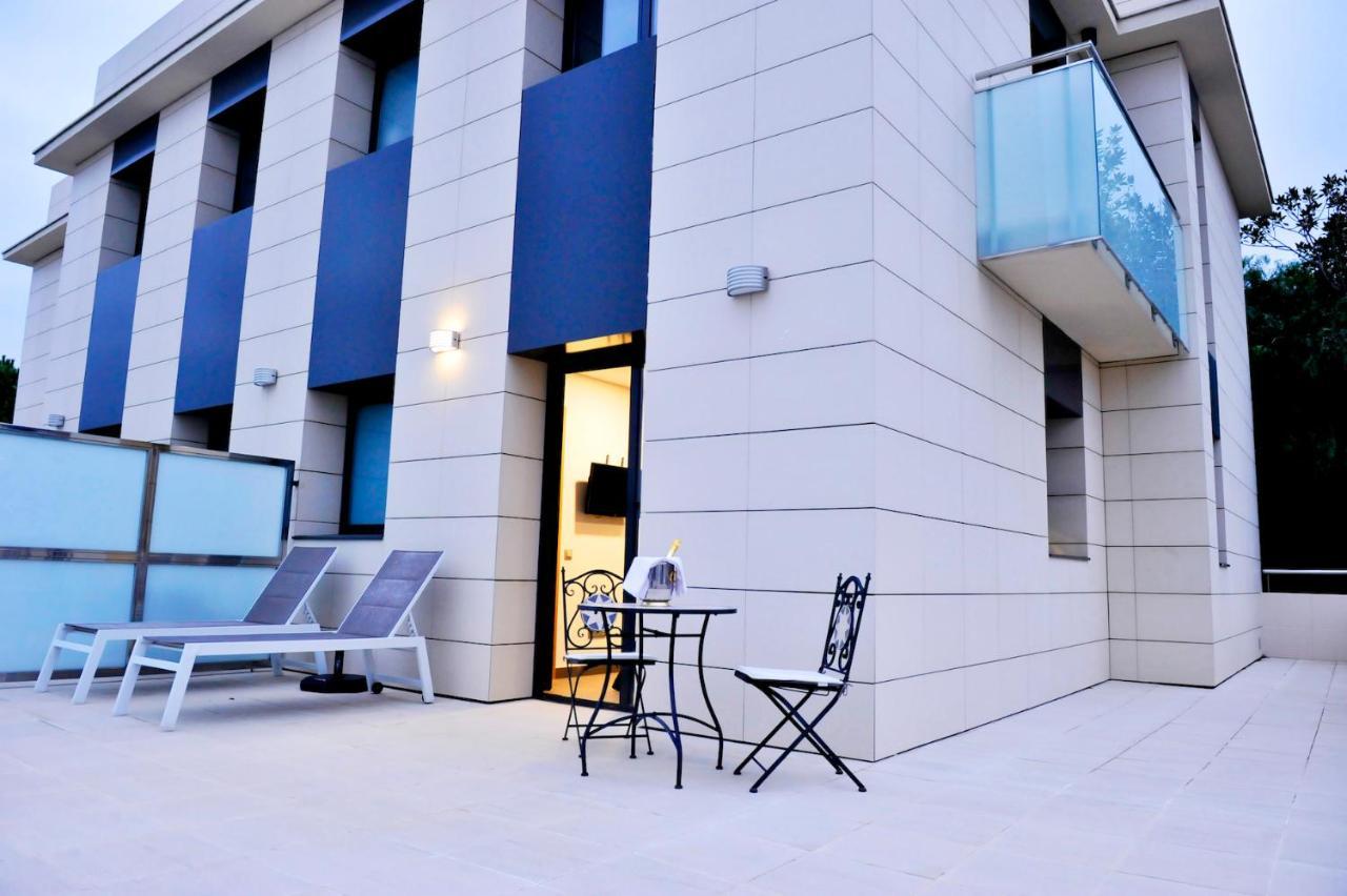 6 Bis Hotel Castelldefels Exterior foto