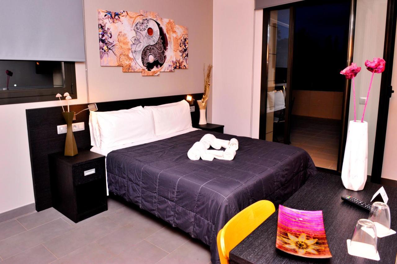 6 Bis Hotel Castelldefels Exterior foto