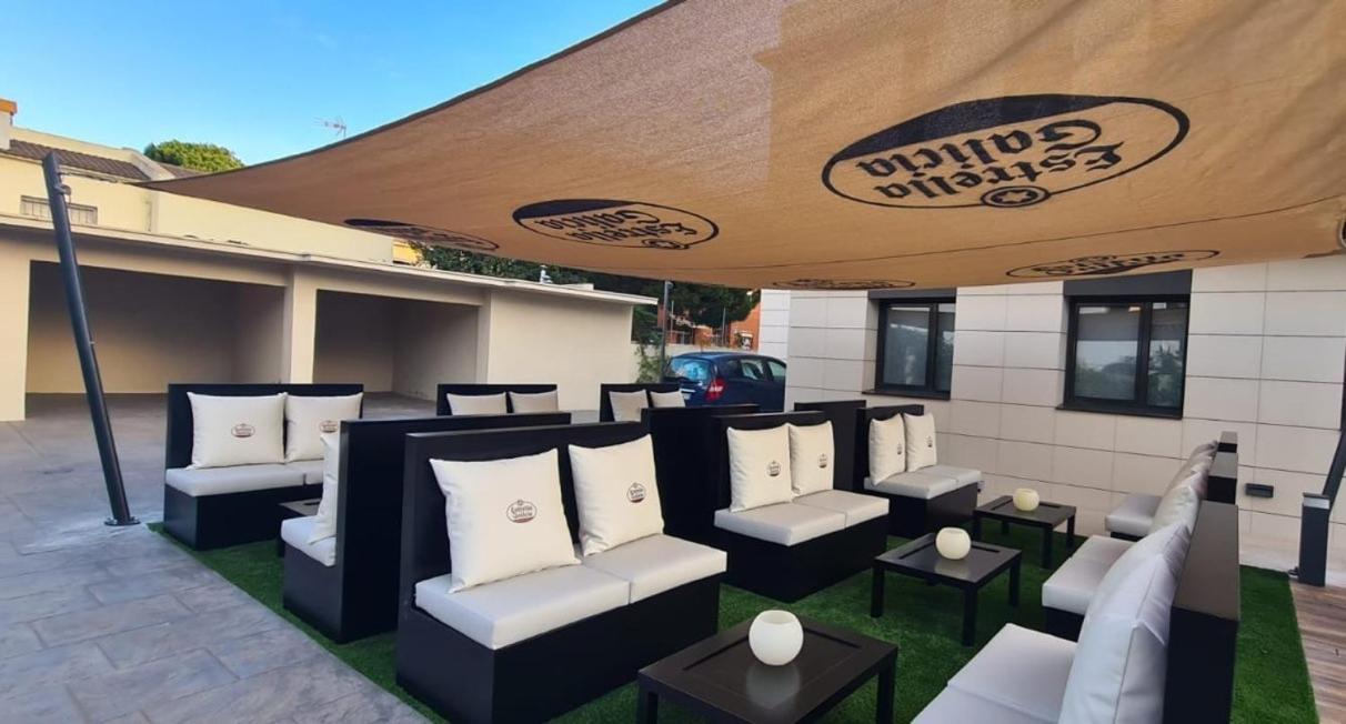6 Bis Hotel Castelldefels Exterior foto