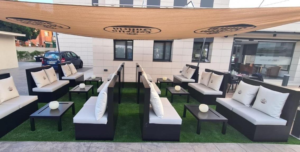 6 Bis Hotel Castelldefels Exterior foto