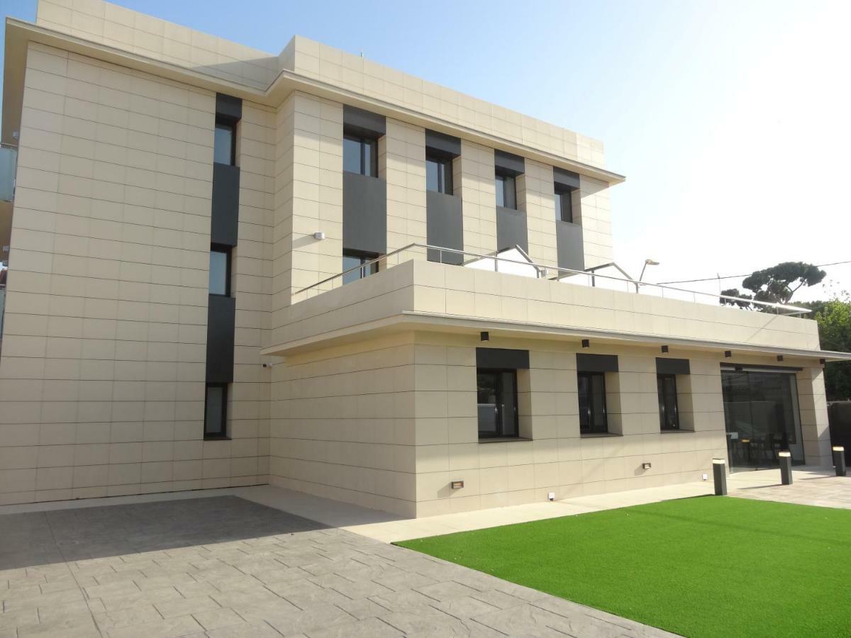 6 Bis Hotel Castelldefels Exterior foto