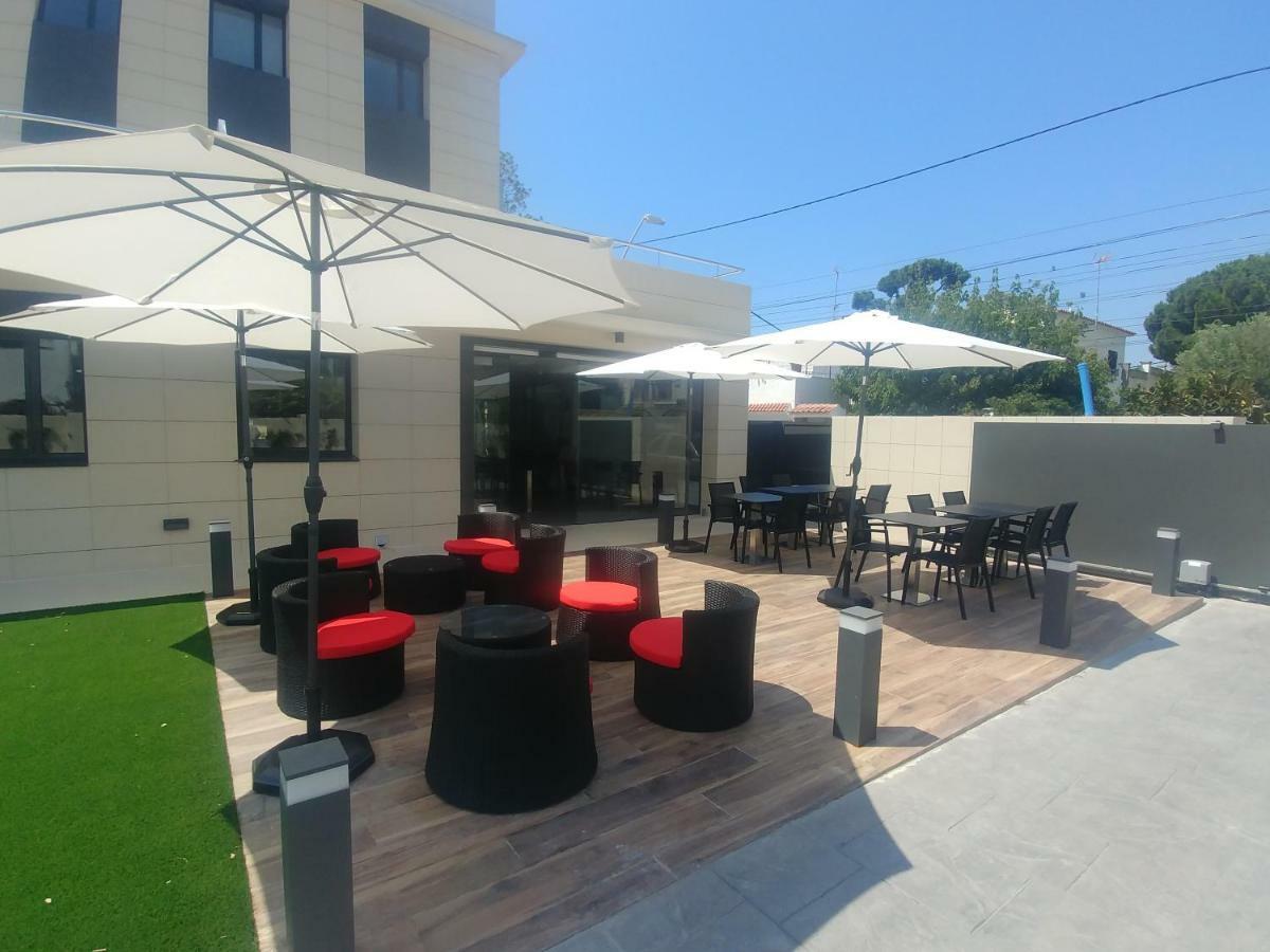 6 Bis Hotel Castelldefels Exterior foto
